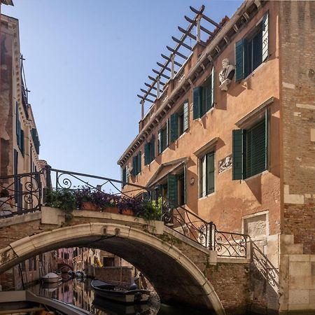 Sant'Aponal Cozy Apartment With Balcony R&R Venezia Eksteriør bilde
