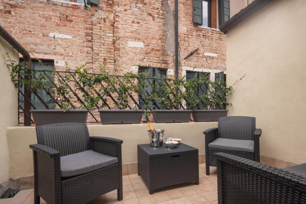 Sant'Aponal Cozy Apartment With Balcony R&R Venezia Eksteriør bilde