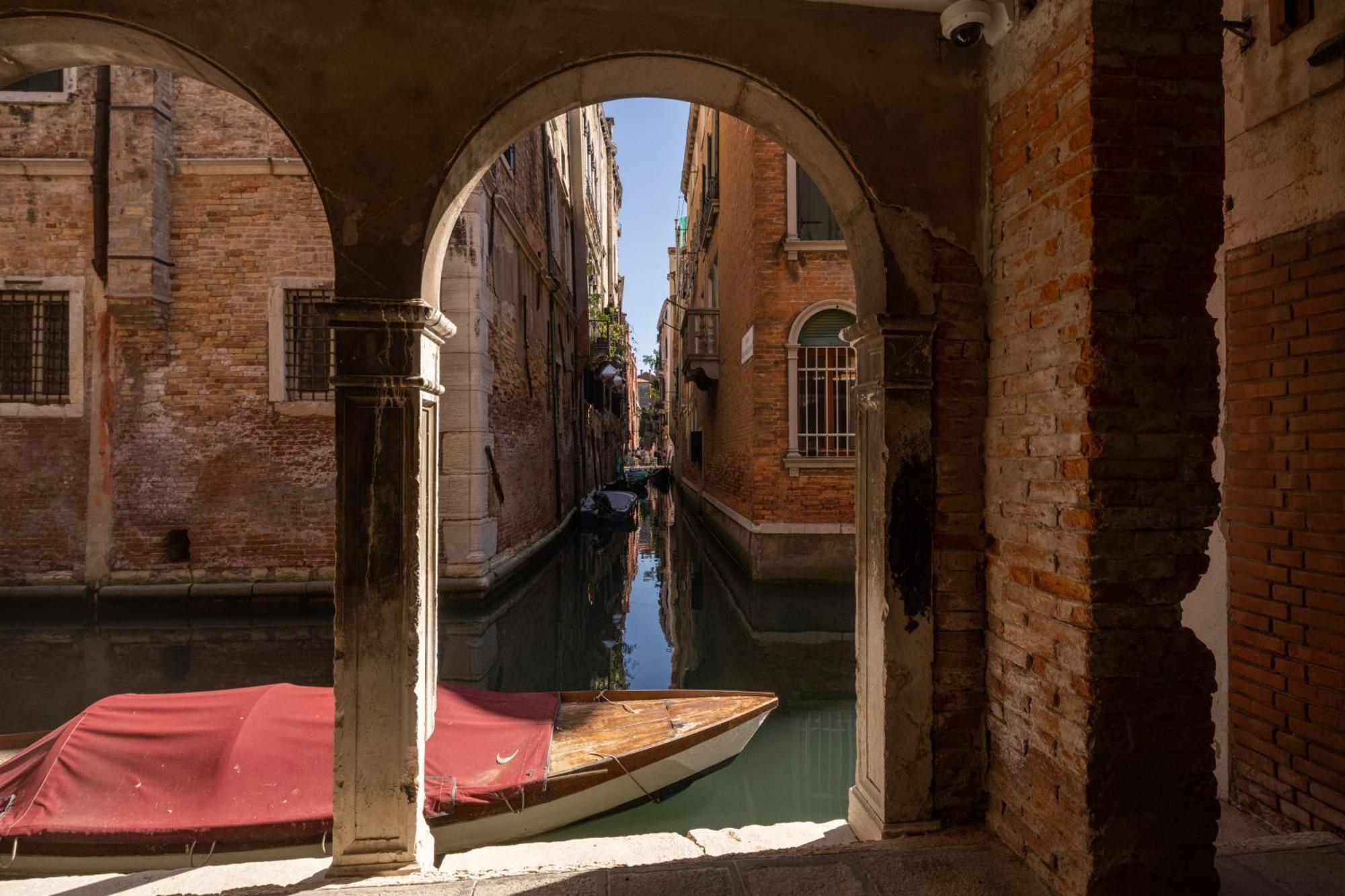 Sant'Aponal Cozy Apartment With Balcony R&R Venezia Eksteriør bilde